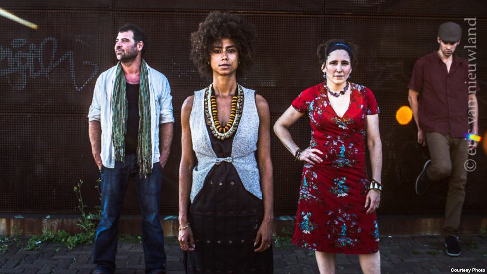 Shishani et la bande de contes de Namibian