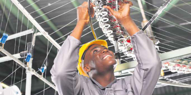 industrie-cables-ouvrier