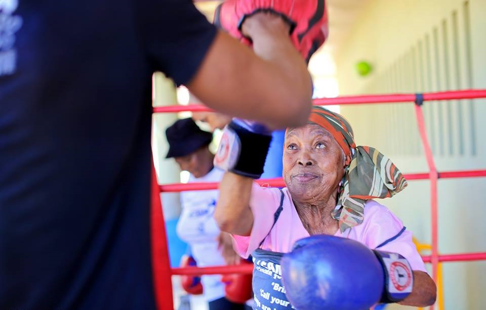 Les mamies boxent pour garder la forme