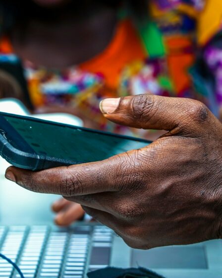La connectivité mobile en Afrique crédit photo: @Olumide Bamgbelu sur Unsplash