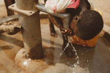 L'eau potable pour tous : les innovations africaines qui hydratent un continent
