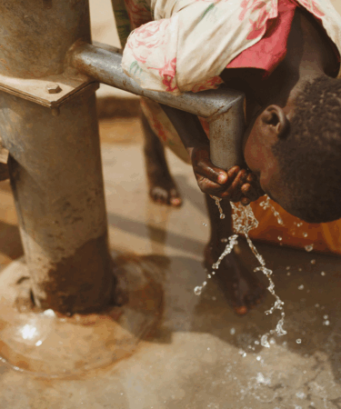 L'eau potable pour tous : les innovations africaines qui hydratent un continent