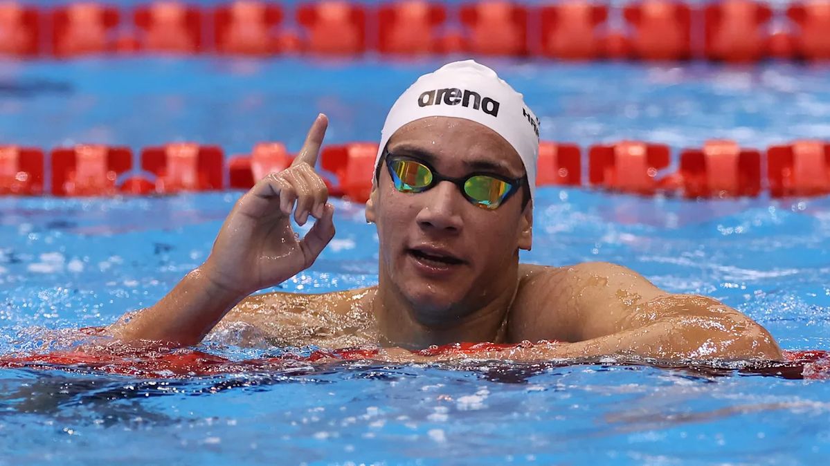 Ahmed Hafnaoui, sacré champion olympique du 400m nage libre à seulement 18 ans, lors des Jeux de Tokyo 2021.