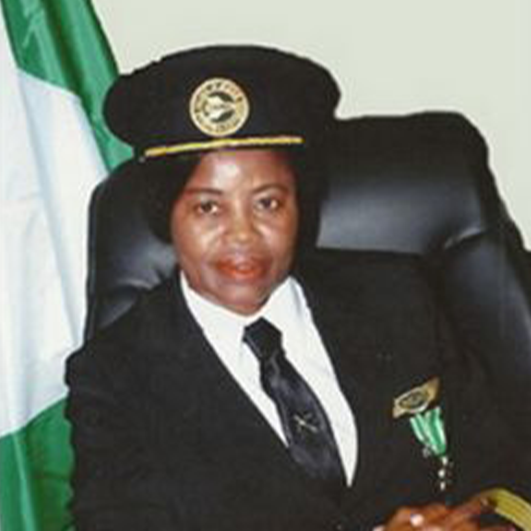 Chinyere Kalu, pilote nigériane, en uniforme de commandante British Airways